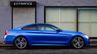 Blue car building entrance photorealism - side window free wallpaper