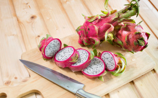 Dragon fruit cut in half - cutting free wallpaper