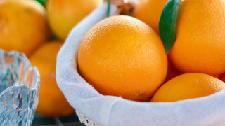 Basket oranges stilllife shiny closeup - a basket free wallpaper