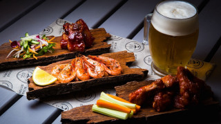 Wooden slices food beer puzzle - food photography free wallpaper