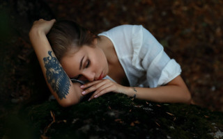 Tattooed woman mossy surface portrait - mossy free wallpaper