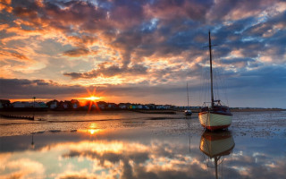 Sunset boat reflection clouds beautiful - a boat free wallpaper for desktop