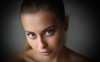 Eszter mattioni portrait blue eyes 2 - a ponytail free wallpaper