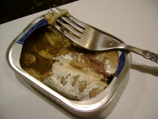 Fork stuck half eaten food - lostfish free wallpaper for desktop