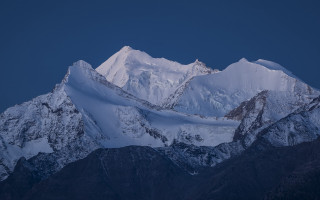 Snowy mountain dark sky clouds - amir zand free wallpaper