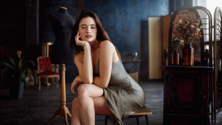 Woman portrait fashion mannequin vase - a vase of flowers free wallpaper