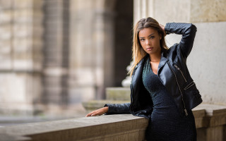 Woman leaning wall serious brown - free portrait wallpaper for desktop