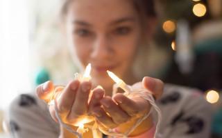 Woman candle lights bokeh adams - free light wallpaper
