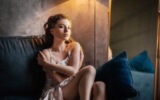 Woman couch crossed arms fashion - a couch free wallpaper