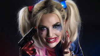 Harley woman gun creepy look - barbara greg free wallpaper