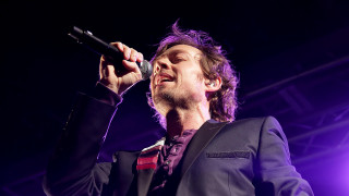 Man suit singing microphone stage - david boyd free wallpaper