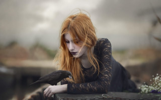 Gothic portrait redhair blackdress bird - a black bird free wallpaper for desktop