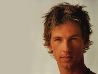 Man tie shirt portrait white - head and shoulders portrait free wallpaper for desktop