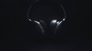 Headphones table dark minimalism ambient - a pair of headphones free wallpaper