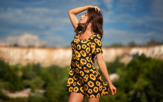 Sunflower dress cliff trees summer - summer vibrancy free wallpaper