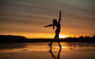 Woman dancing beach sunset arabesque - fabien charuau free wallpaper