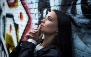 Woman graffiti wall finger mouth - a graffiti wall free wallpaper