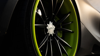 Car wheel green rim spokes - rim free wallpaper