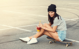 Girl skateboard beach drink hat - a drink free wallpaper