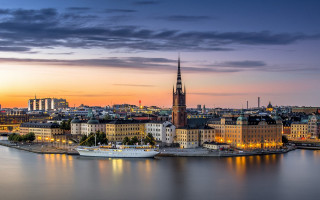 City water spire bridge lake - a large body of water in front free wallpaper