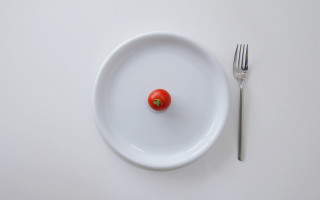 Tomato plate fork knife white - a fork and knife free wallpaper