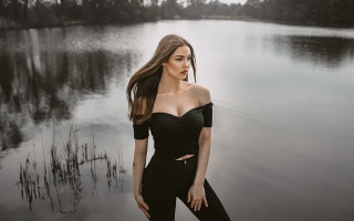 Woman lake wind black outfit - a black outfit free wallpaper for desktop
