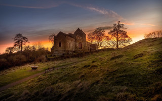 Castle hill sunset trees bench - a bench in the foreground free wallpaper for desktop