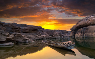 Boat rocky shore sunset reflection - dramatic free wallpaper