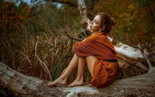 Woman forest autumn romanticism barefoot - in a forest free wallpaper