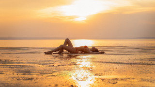 Beach sunset woman crossed legs - sun free wallpaper