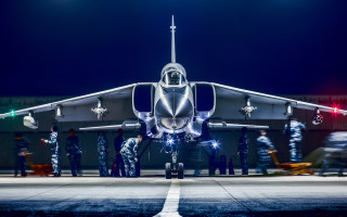 Jetplane runway night people background - xf iq4 free wallpaper