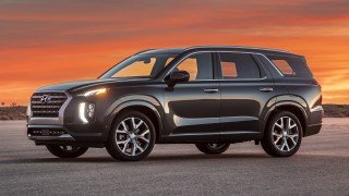 Grey suv parking lot sunset - 8k photorealistic free wallpaper