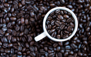 Coffee beans cup spoon topview - cao zhibai free wallpaper for desktop