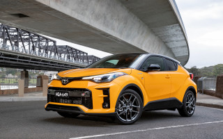 Yellow car bridge road 3d - a yellow car free wallpaper