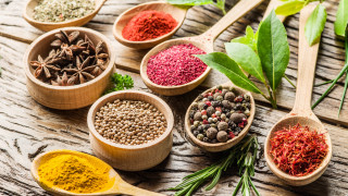 Spices wooden spoons herbs leaves - a wooden surface free wallpaper for desktop