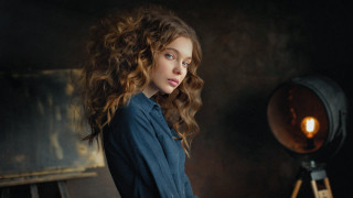 Woman curly hair oil background - anka zhuravleva free wallpaper