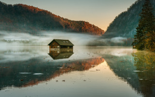 Lake mountains fog house reflection - german romanticism free wallpaper for desktop