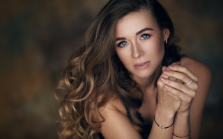 Long hair woman portrait jewelry - free portrait wallpaper for desktop