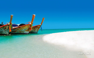 Boats beach water sand clear - white sand free wallpaper