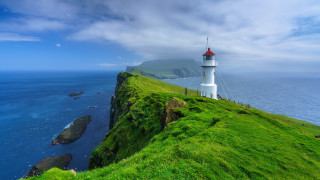 Lighthouse grassy hill ocean cliff 2 - the ocean and a cliff free wallpaper
