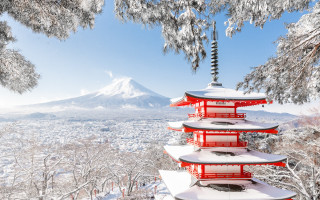 Red pagoda snow mountain ukiyo - a blue sky in the foreground free wallpaper