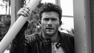 Man holding baseball bat surprised - his face free wallpaper