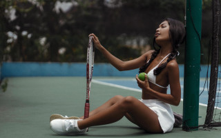 Woman sitting tennis fashion sculpture - alexis simon belle free wallpaper