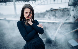 Woman black dress steamy train - abstract illusionism free wallpaper