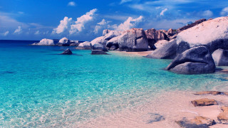 Beach rocks clear blue water - clear blue water free wallpaper