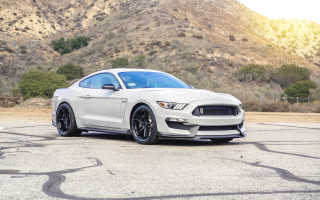 White mustang parking lot mountains - a white mustang free wallpaper