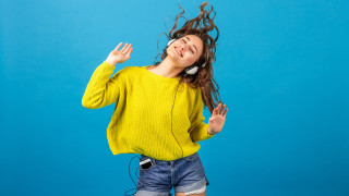 Dancing woman blue background summer - headphone free wallpaper