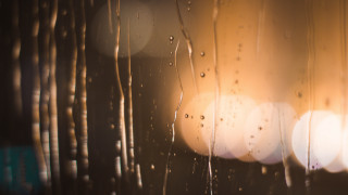 Rainy window streetlight blurry building - andor basch free wallpaper