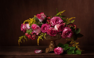 Pink roses vase greenery brown - a brown wall free wallpaper for desktop