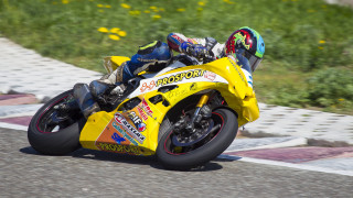 Motorcycle rider yellow helmet race - grass free wallpaper